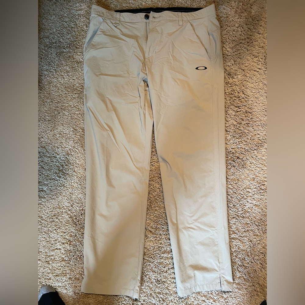 Oakley golf pants, tan/beige color, 36x32, EUC
